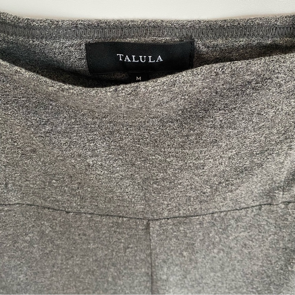 Aritzia Talula leggings, grey tweed color, SIZE MEDIUM - Picture 4 of 7